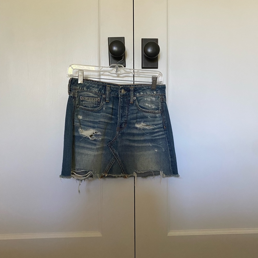 American eagle distressed jean skirt